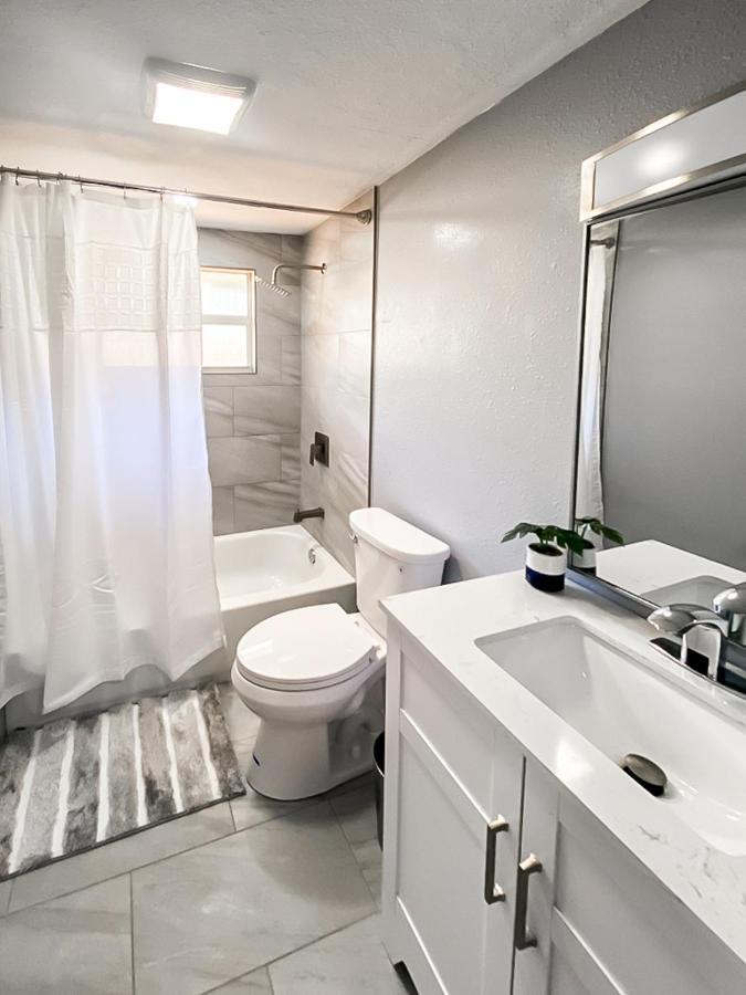 Sarasota Modern, Spacious, Comfy, Queen Beds, Backyard Rental Bagian luar foto